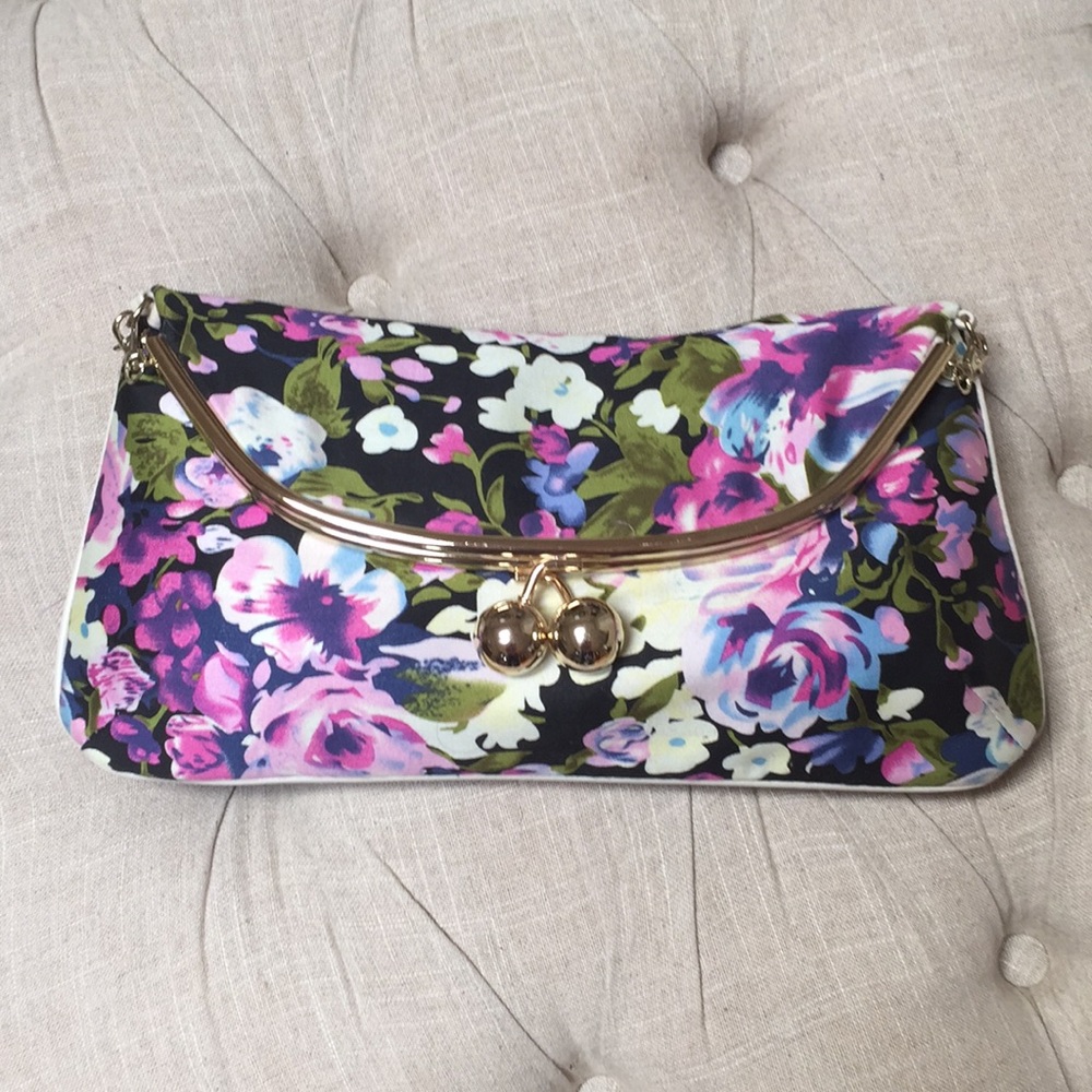 Also clutch purse
